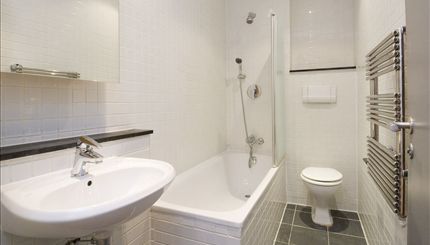 Pembroke Road - typical bathroom