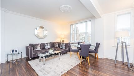 Reception room 