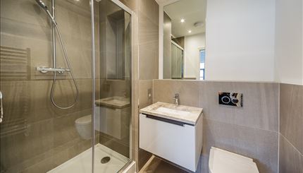 Bedroom 1 - En-Suite Bathroom