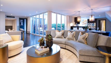 Reception room 