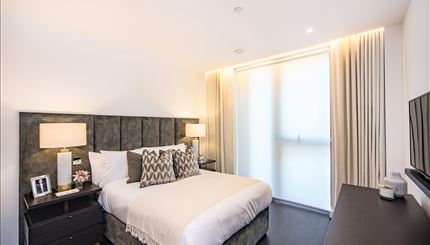 Master Bedroom (Blind closed)