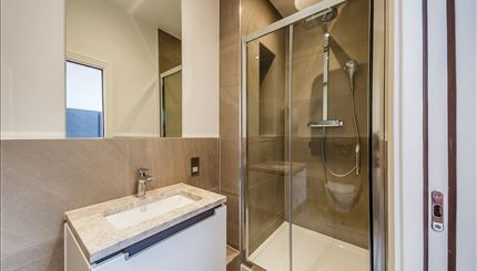 En-suite bathroom