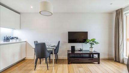 Kitchen/ seating area