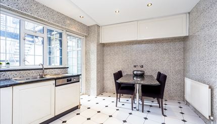 Kitchen/Dining area